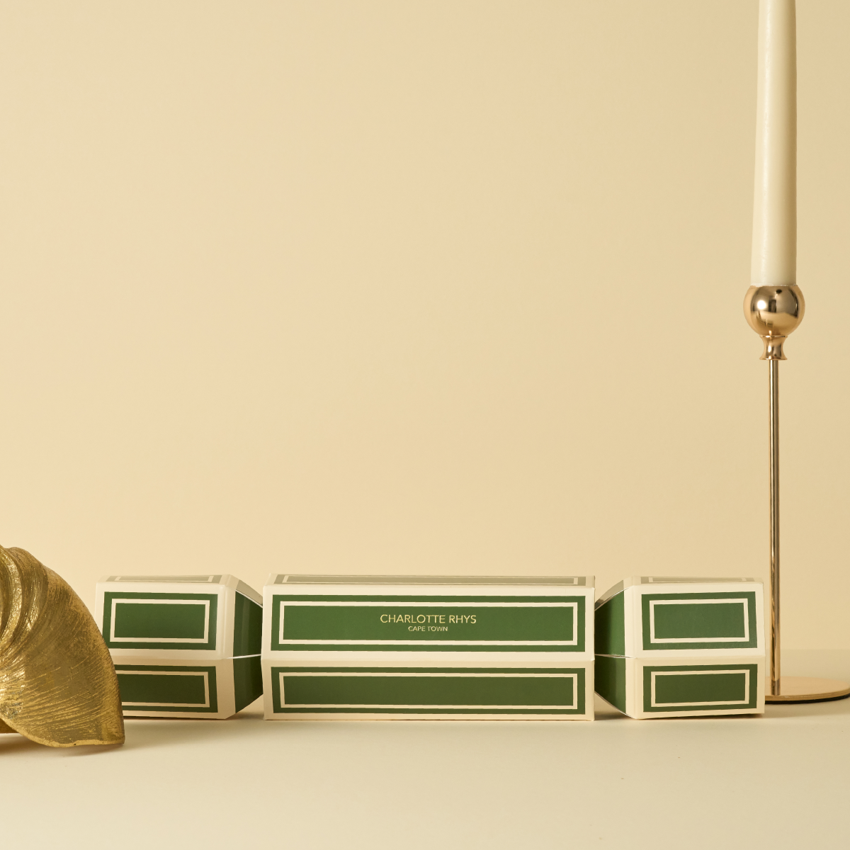 THE CHRISTMAS CRACKER SET