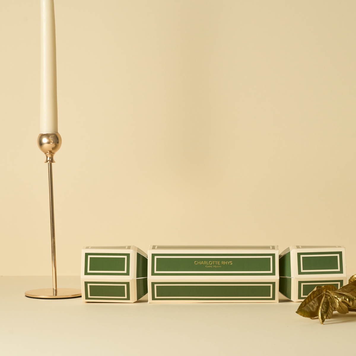 THE CHRISTMAS CRACKER SET